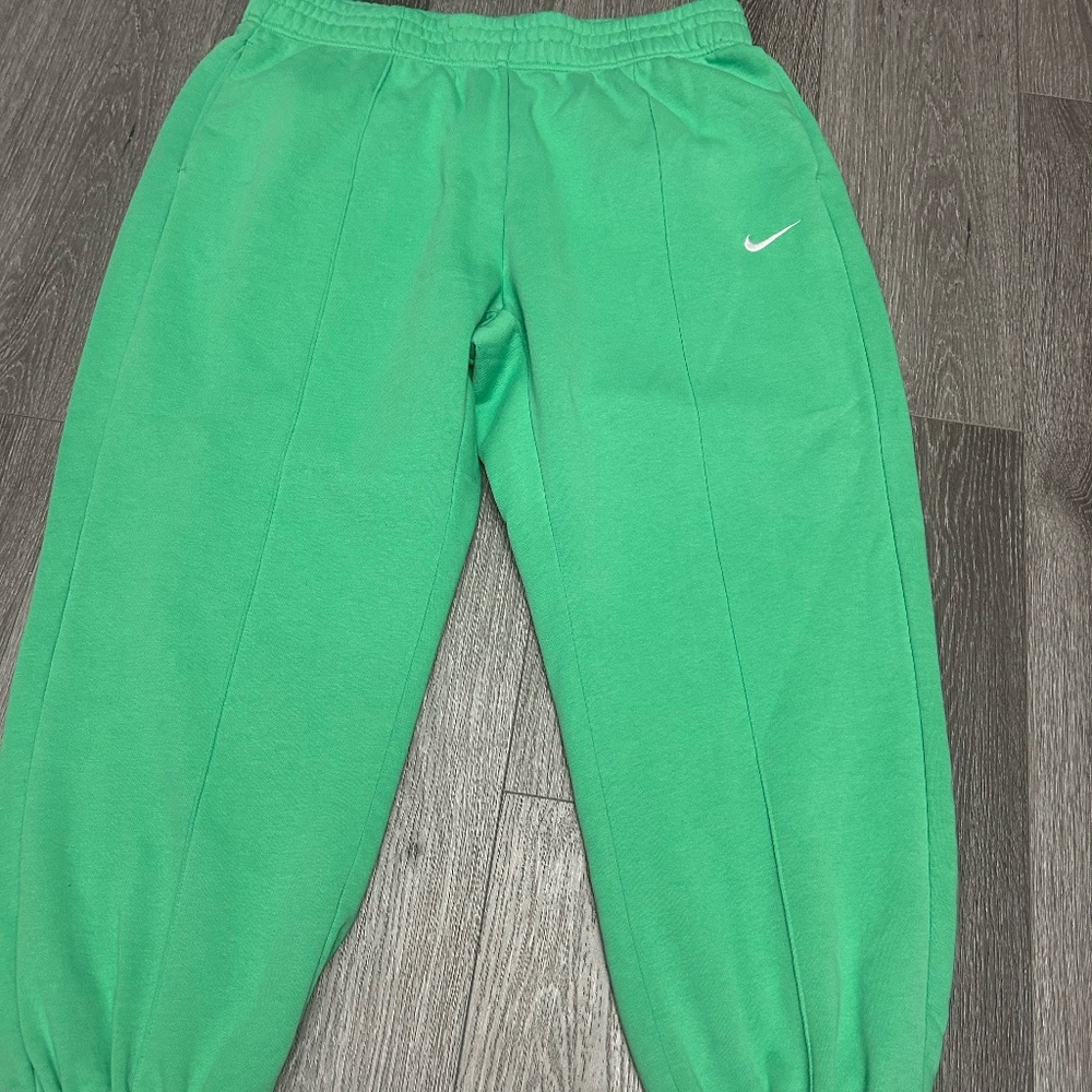 NWOT Nike Green Sweatpants